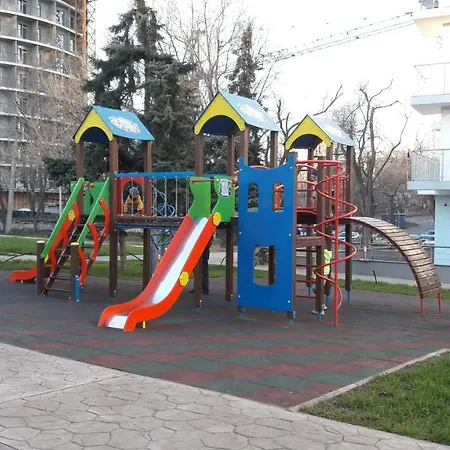 10 Fontana House Santorini Hostel *